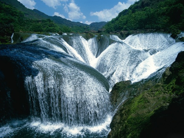 Yangtze-River-Waterfalls-China